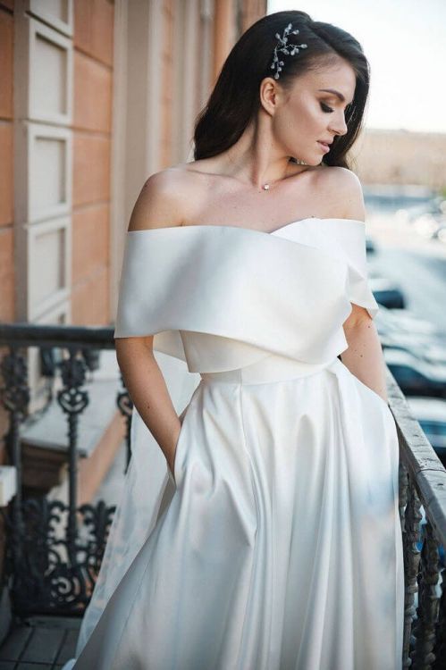 свадебное платье со спущенными рукавами купить или взять напрокат в Москве