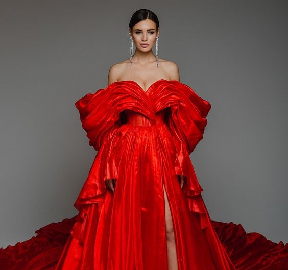 Красное свадебное платье 2022-2023: стильный выбор смелых невест